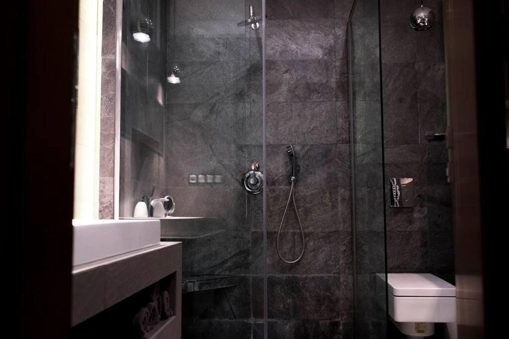 Evergreen - Old Town Spacious Stylish Apartment With Ac And One And A Half Bath, Baby & Kid- Friendly Bratislava Exterior photo