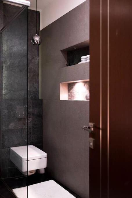 Evergreen - Old Town Spacious Stylish Apartment With Ac And One And A Half Bath, Baby & Kid- Friendly Bratislava Exterior photo