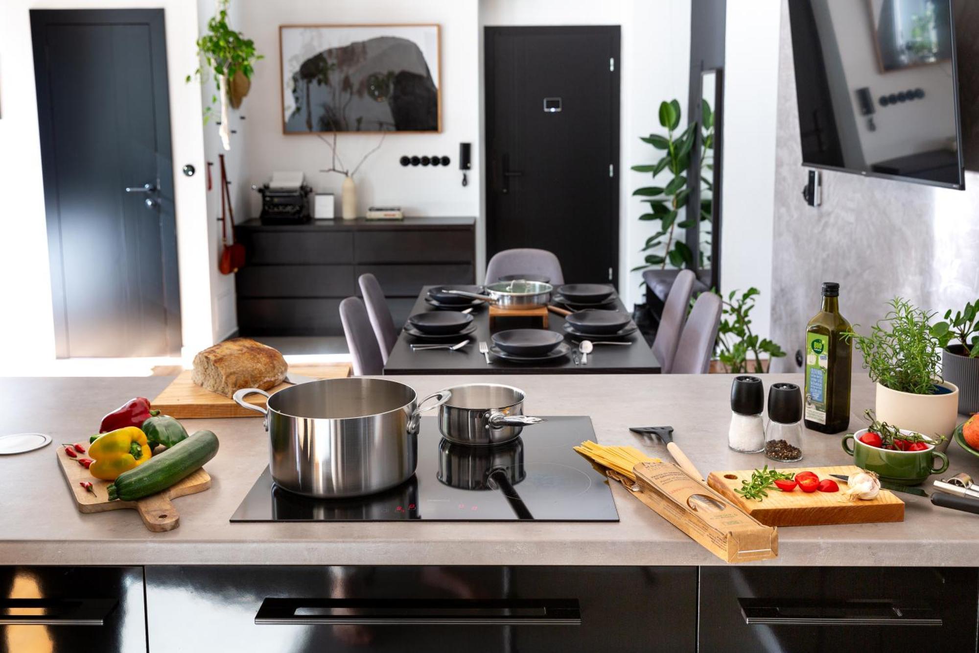 Evergreen - Old Town Spacious Stylish Apartment With Ac And One And A Half Bath, Baby & Kid- Friendly Bratislava Exterior photo